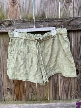 👗 Universal Thread Women's Lightweight Drawstring Shorts in Sage Green
